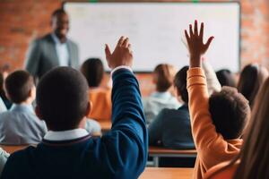 insegnanti giorno - ispirando insegnante a il davanti di il classe, dedito studenti raccolta loro mani nel cartello di partecipazione. su insegnanti giorno, noi celebrare quelli chi forma menti. ai generativo foto