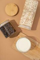 riutilizzo bicchiere barattoli per memorizzare secco cibo vivente sostenibile stile di vita a casa. caffè fagioli nel bicchiere vaso foto