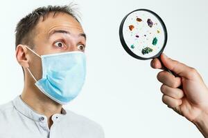 disinfezione concetto. maschera protezione all'aperto. maschera protezione a partire dal patologia, virus e batteri a partire dal attività. foto