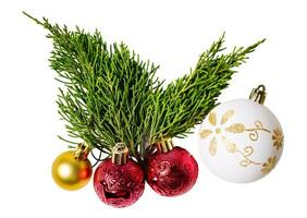 Natale pino rami e ornamenti palle, isolato su bianca o trasparente sfondo. foto