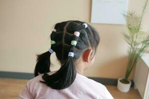 bellissimo nastro è legato su un' bambino capelli foto