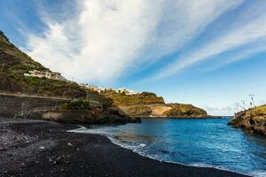 aereo Visualizza di garachico villaggio su il costa di atlantico oceano nel tenerife isola di Spagna foto