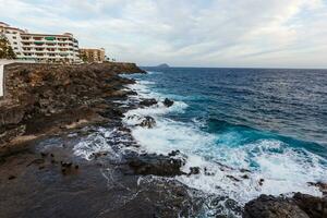 bellissimo tramonto su las galletas scogliere, tenerife foto