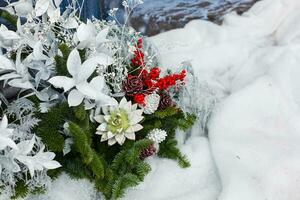 Natale sfondo con decorativo stella, abete rami e pino coni foto