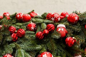 Natale decorazione di agrifoglio bacca e pino cono foto