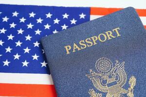 noi passaporto con Stati Uniti d'America dollaro i soldi, americano cittadino nel unito stati di America. foto