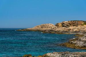 bellissimo selvaggio spiaggia su Malta foto