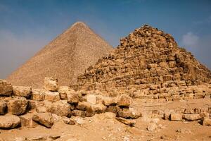 famoso egiziano piramidi di giza. paesaggio nel Egitto. piramide nel deserto. Africa. Meraviglia di il mondo foto