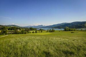 paesaggi a il meraviglioso Locale ricreazione la zona a il irrsee nel Austria foto