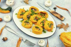 zucca rotoli con funghi foto