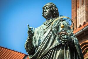 monumento di grande astronomo nicolao Copernico, correre, Polonia foto