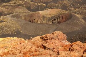 Visualizza di il vulcanico paesaggio in giro montare etna foto
