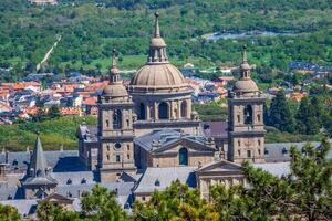 il reale posto a sedere di san Lorenzo de EL escorial, storico residenza di il re di Spagna, di 45 chilometri Nord Ovest Madrid, nel Spagna. foto