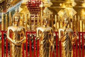 oro Budda statue nel wat Phra quello doi suthep foto
