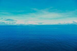 Visualizza per il mare e isola Figi, un' nazione nel il Sud Pacifico, drammatico cielo e nuvole foto