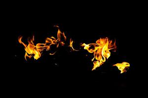 trama di fiamma di fuoco. sfondo materiale ardente. motivo effetto bruciatura. carta da parati fiammata e torcia. sfondo di calore e foschia. foto