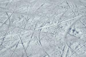 tracce su il ghiaccio a partire dal pattini su il pista foto