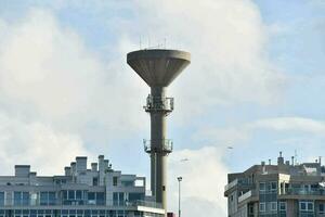 un' acqua Torre nel il città di amsterdam foto