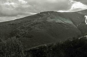 buio montagna foresta foto