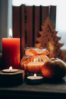 candele per Natale decorazione, festivo attributi e mandarino posto per testo foto