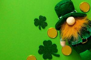 st. Patrick giorno celebrazione, festivo irlandesi vacanza con verde sfondo, concetto di trifoglio tradizione nel marzo Festival foto