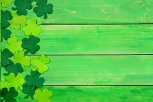st. Patrick giorno celebrazione, festivo irlandesi vacanza con verde sfondo, concetto di trifoglio tradizione nel marzo Festival foto