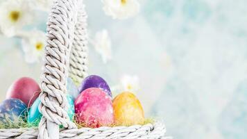 colorato Pasqua uova. vibrante, festivo vacanza decorazioni simboleggiante primavera celebrazione e tradizionale ornato disegni foto