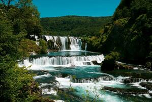 vista panoramica sulla cascata foto