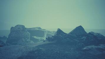 drammatico inverno buio deserto steppa su un' montanaro montagna altopiano foto