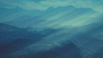mozzafiato aereo Visualizza di maestoso montagna picchi foto
