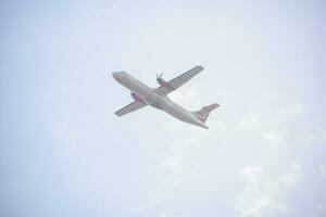 nuovo delhi, India, aprile 16 2023 - privato Jet prendere via a partire dal indra gandhi internazionale aeroporto delhi, compatto aereo domestico aereo volante nel il blu cielo durante giorno tempo foto