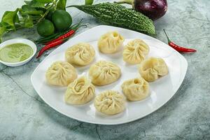 nepalese al vapore Ravioli momo con salse foto