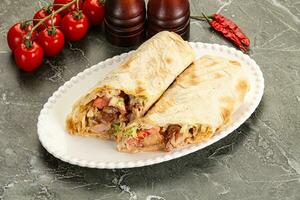 shawarma con grigliato pollo carne foto