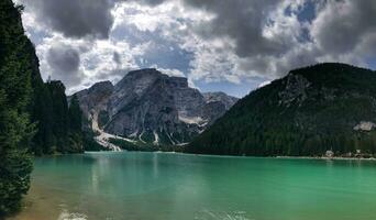 Lago di Braies lago dolomiti Italia foto