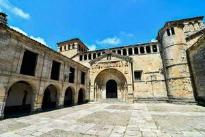 il cortile di il monastero di san jeronimo de la seconda foto