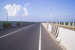 dhaka per Mawa autostrada strada traccia asfalto nel bangladesh foto