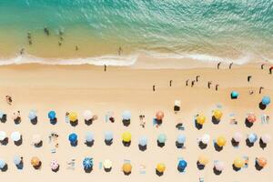 ai generato aereo Visualizza di persone rilassante su il spiaggia. superiore Visualizza a partire dal drone, aereo Visualizza di persone prendere il sole su il spiaggia nel estate, ai generato foto