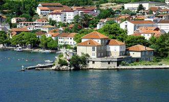 villaggio di perast nella baia di kotor foto