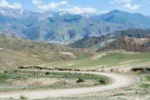 strada per canzone kol lago, naryn Provincia, Kirghizistan, centrale Asia foto