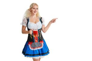 bellissimo giovane biondo ragazza di oktoberfest birra stein foto