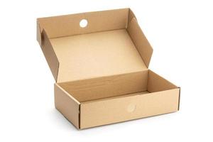 scatola di cartone aperta isolata su sfondo bianco