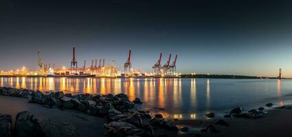 panorama a notte nel amburgo porto foto