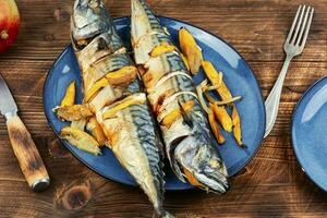 grigliato al forno sgombro pesce con Mango. foto