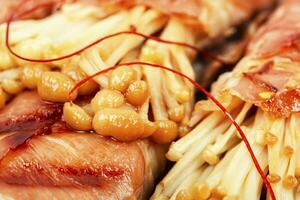 enoki fungo aperitivo fritte nel Bacon foto