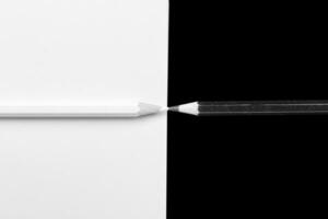 bianca e nero matita su bianca e nero sfondo foto