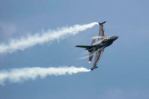 belga aria vigore lockheed martin f-16 combattente falco. militare combattente Jet aereo a aria base. aviazione e aereo. aria difesa. volare e volare. foto