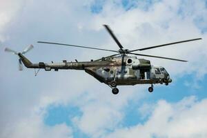 ceco aria vigore milioni mi-171 anca. militare trasporto elicottero a aria base. aviazione e elicotteri. trasporto e ponte aereo. militare industria. volare e volare. foto