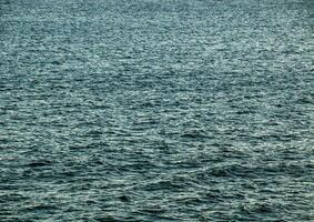 piccolo onde nel il oceano foto