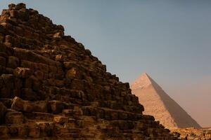 famoso egiziano piramidi di giza. paesaggio nel Egitto. piramide nel deserto. Africa. Meraviglia di il mondo foto