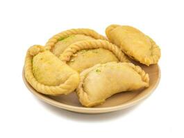 gujiya o Gujia è un' indiano dolce cibo foto